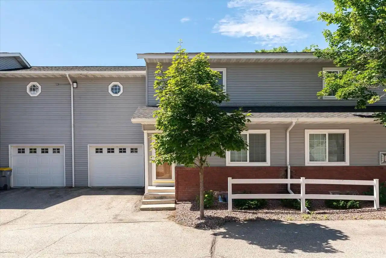 1st image of 808 Cedar Dr Dr, La Crescent, MN 55947 | MLS# 1969368