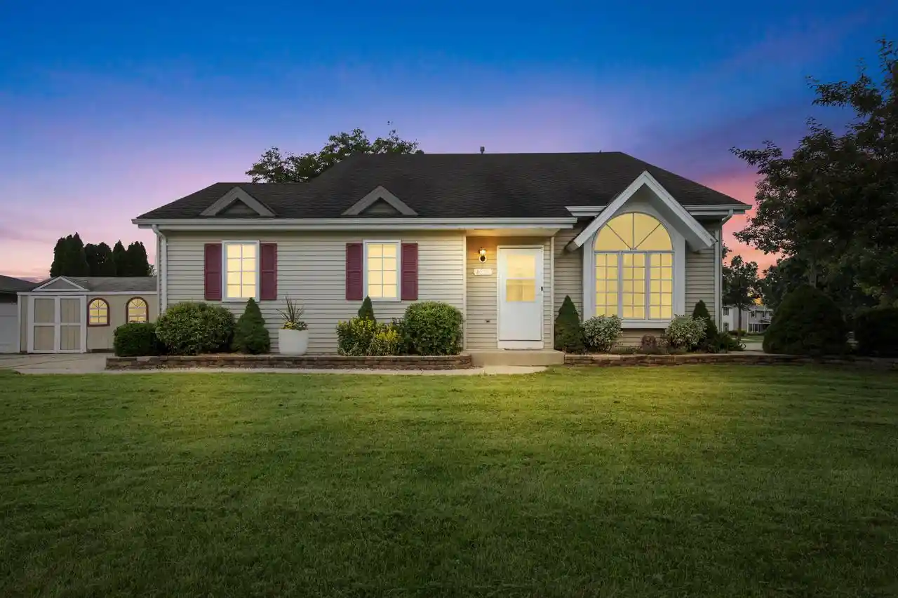 1st image of 8215 S Wildwood Dr Dr, Oak Creek, WI 53154 | MLS# 1969370