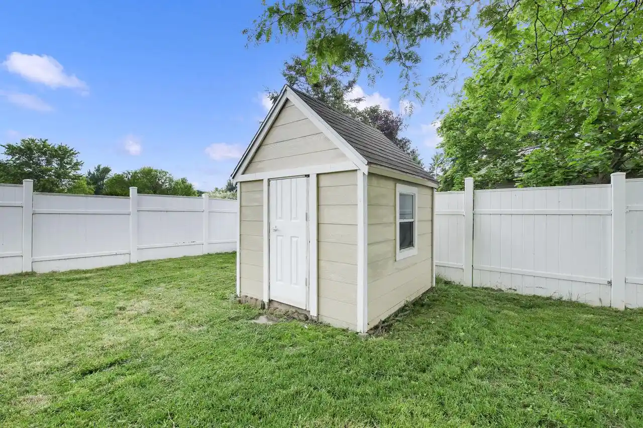2nd image of 8215 S Wildwood Dr Dr, Oak Creek, WI 53154 | MLS# 1969370