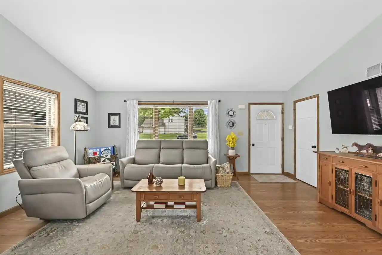 image of 7950 S Cecily Dr Dr, Oak Creek, WI 53154 | MLS# 1969375