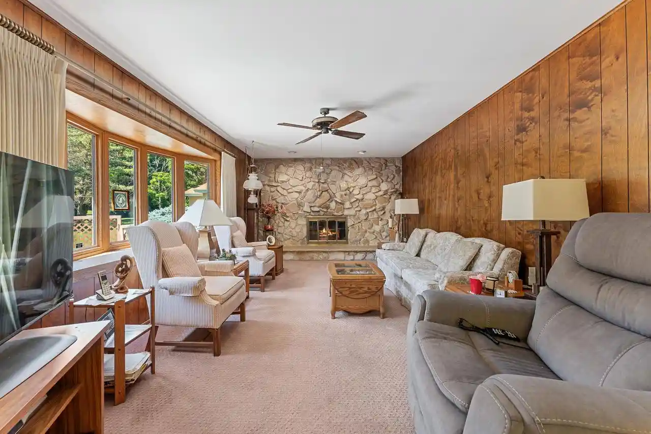 Homes for sale in Greenfield, WI | 4821 W Clayton Avenue Avenue, Greenfield, WI 53220 | MLS# 1969381