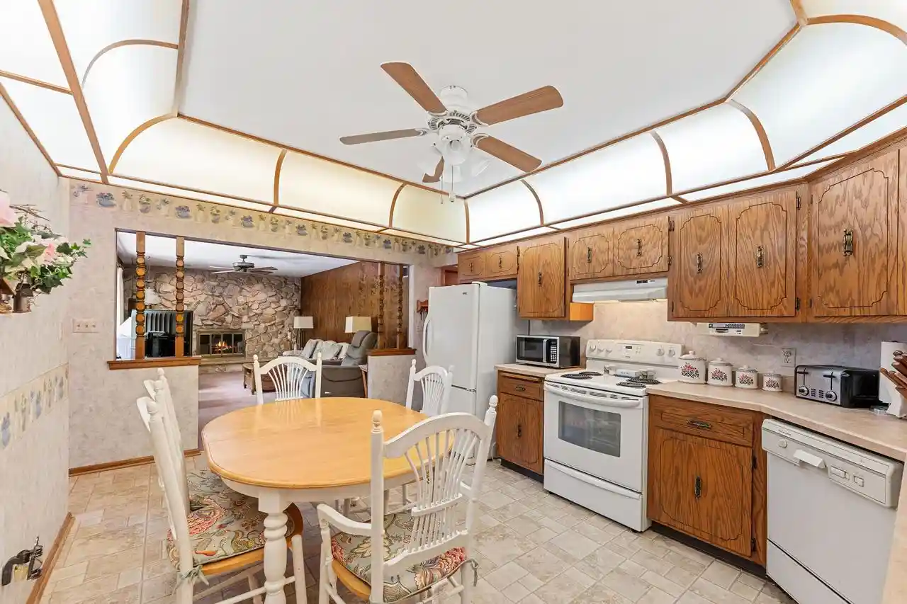 Homes for sale in Greenfield, WI | 4821 W Clayton Avenue Avenue, Greenfield, WI 53220 | MLS# 1969381