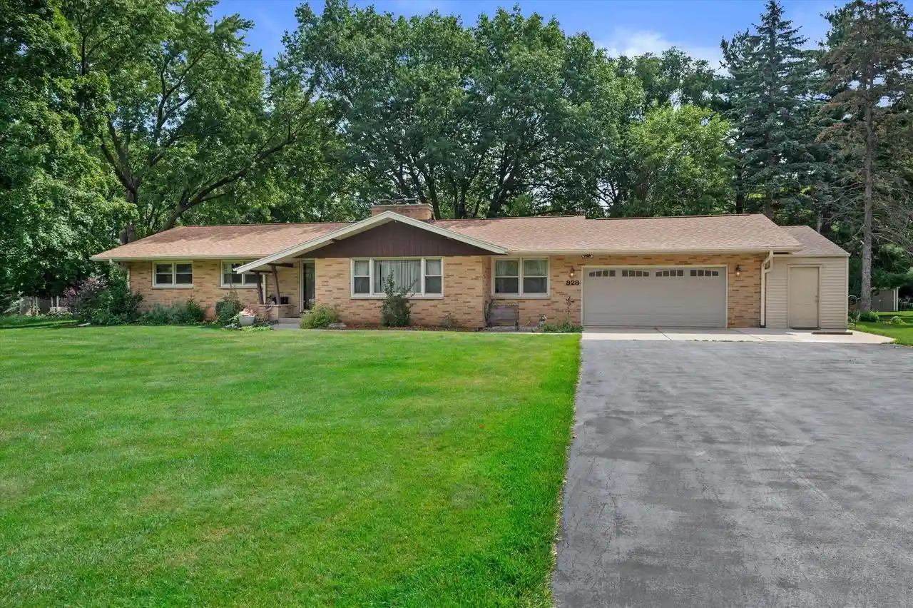 1st image of 928 Mill Road Road, Delafield, WI 53018 | MLS# 1969389