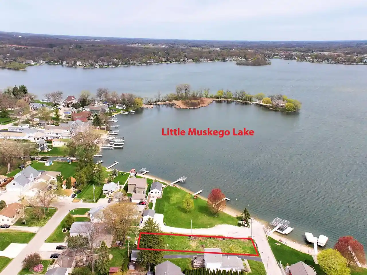 Homes for sale in Muskego, WI | S71w19044 Hillview Dr Dr, Muskego, WI 53150 | MLS# 1969401