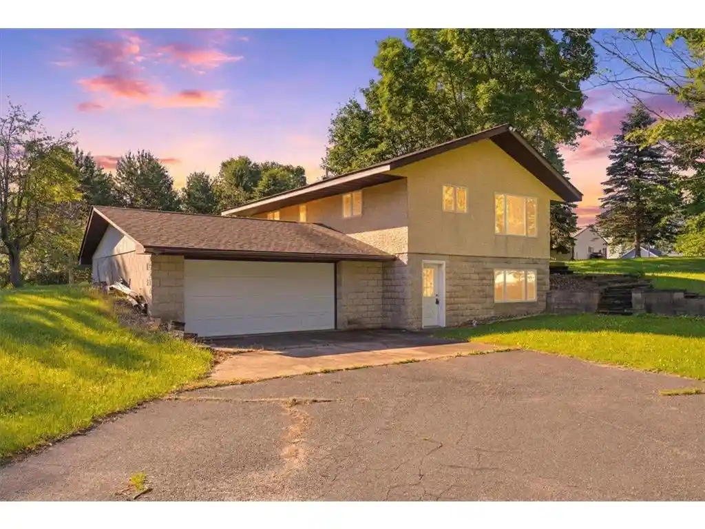 1st image of 796 Magnor Lake Dr Dr, Clayton, WI 54004 | MLS# 7100420