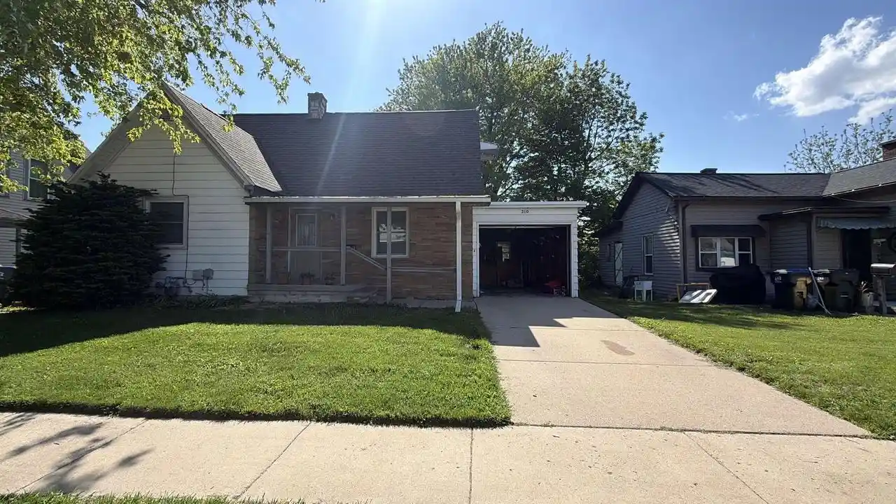 Homes for sale in Horicon, WI | 210 S Hubbard Street Street, Horicon, WI 53032 | MLS# 2026909