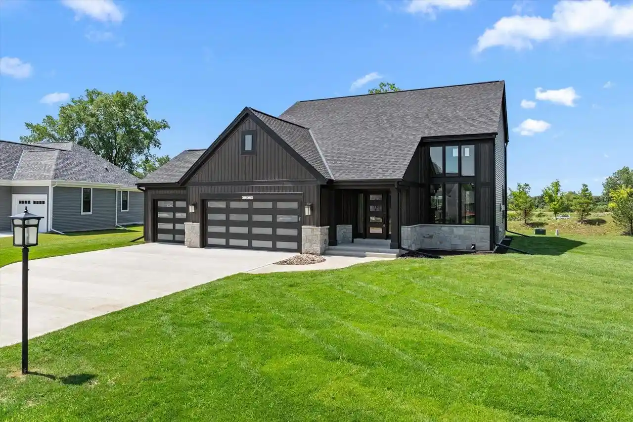 1st image of W251n2385 Valleyview Circle Circle, Pewaukee, WI 53072 | MLS# 1969424