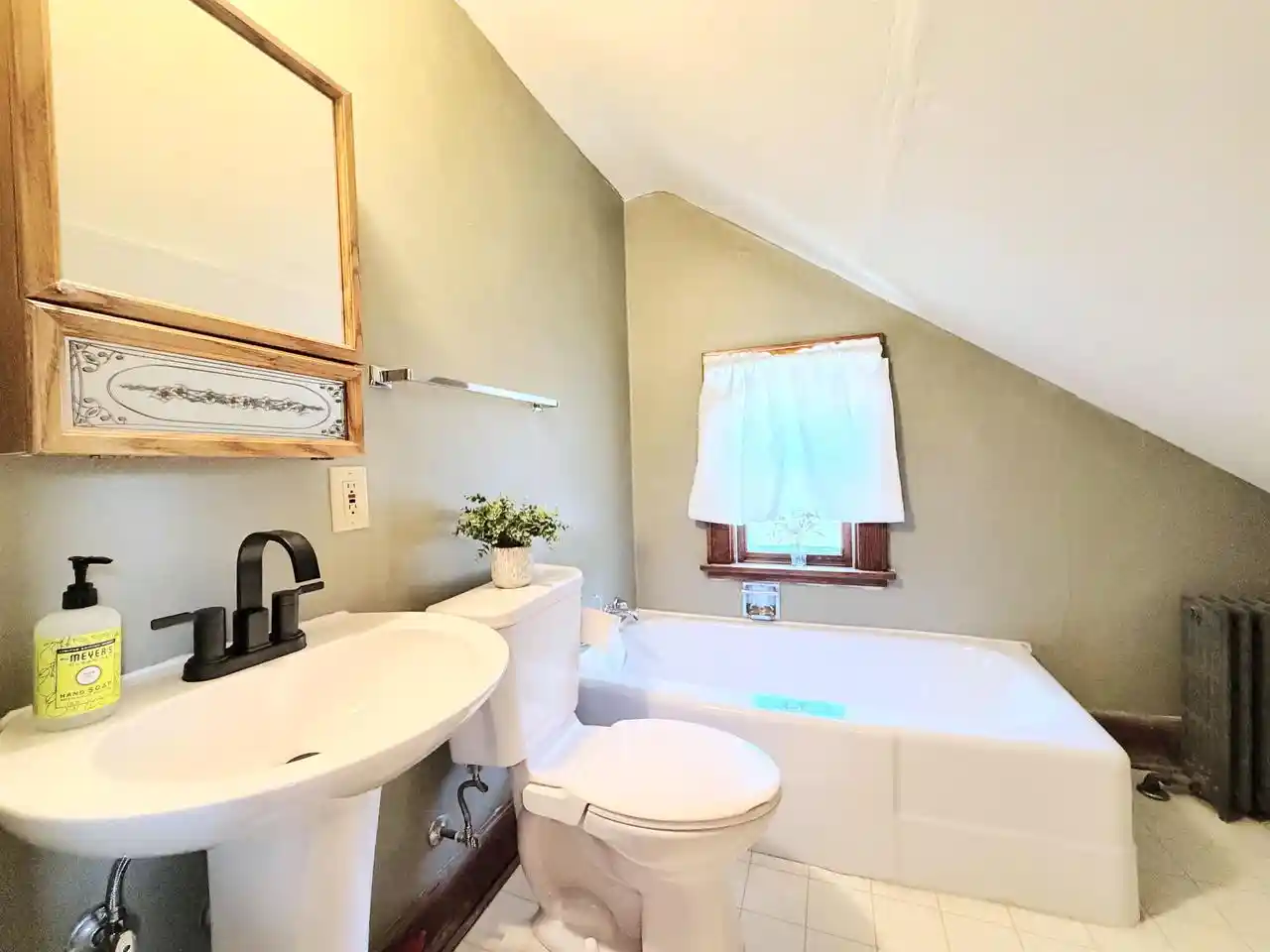 3rd image of 1554 Plummer Street Street, Oshkosh, WI 54902 | MLS# 50328252