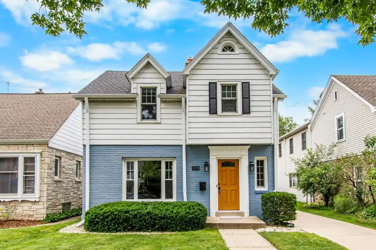 Homes for sale in Whitefish Bay, WI | 5574 N Kent Avenue Avenue, Whitefish Bay, WI 53217 | MLS# 1969465