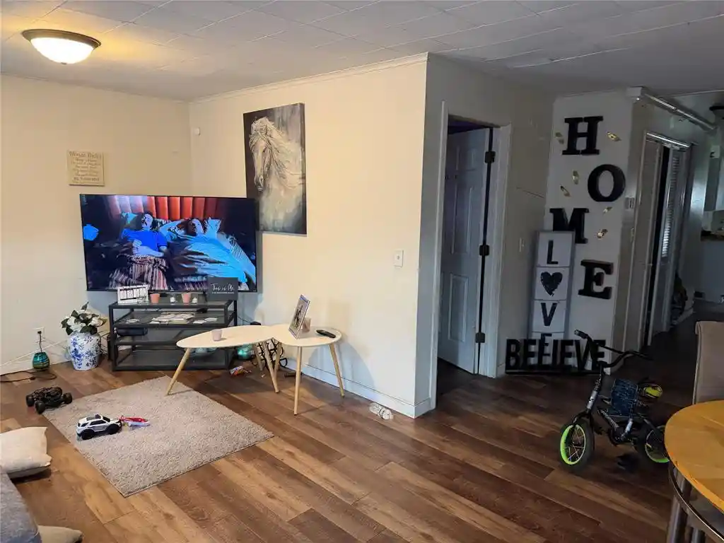 Homes for sale in Eau Claire, WI | 1202 Omaha Street Street, Eau Claire, WI 54703 | Houzeo