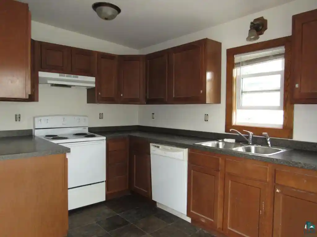 2nd image of 1022 Grand Ave Ave, Superior, WI 54880 | MLS# 6126415