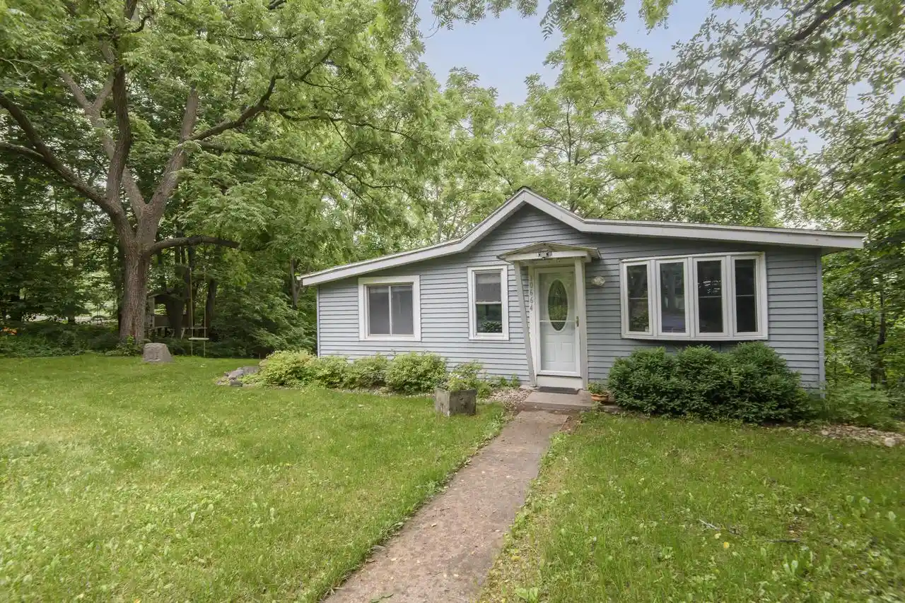 1st image of W344s10664 Island View Lane Lane, Mukwonago, WI 53149 | MLS# 1969496