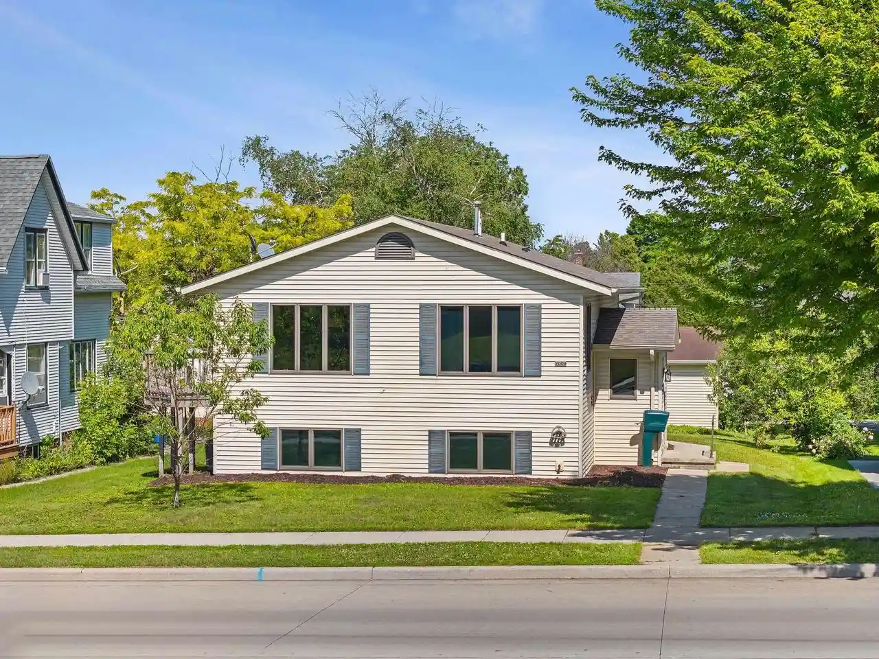 1st image of 2009 S 10th Street Street, Manitowoc, WI 54220 | MLS# 50328268