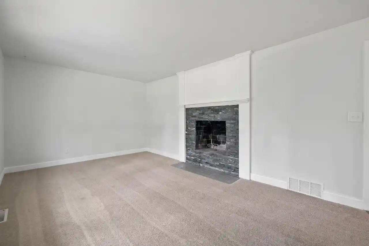 Photo 3 of Single family home for sale at 567 W Fransee Lane Lane, Glendale, WI 53217 | MLS# 1969513 | Listing updated on 2026-07-20