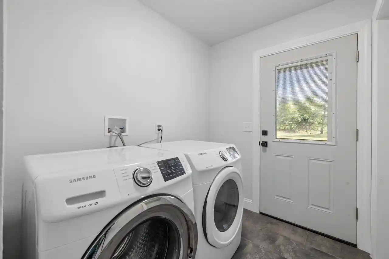 Photo 4 of Single family home for sale at 567 W Fransee Lane Lane, Glendale, WI 53217 | MLS# 1969513 | Listing updated on 2026-07-20