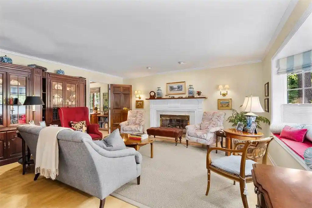 2nd image of 1418 White Pine Dr Dr, Eau Claire, WI 54701 | MLS# 1602748