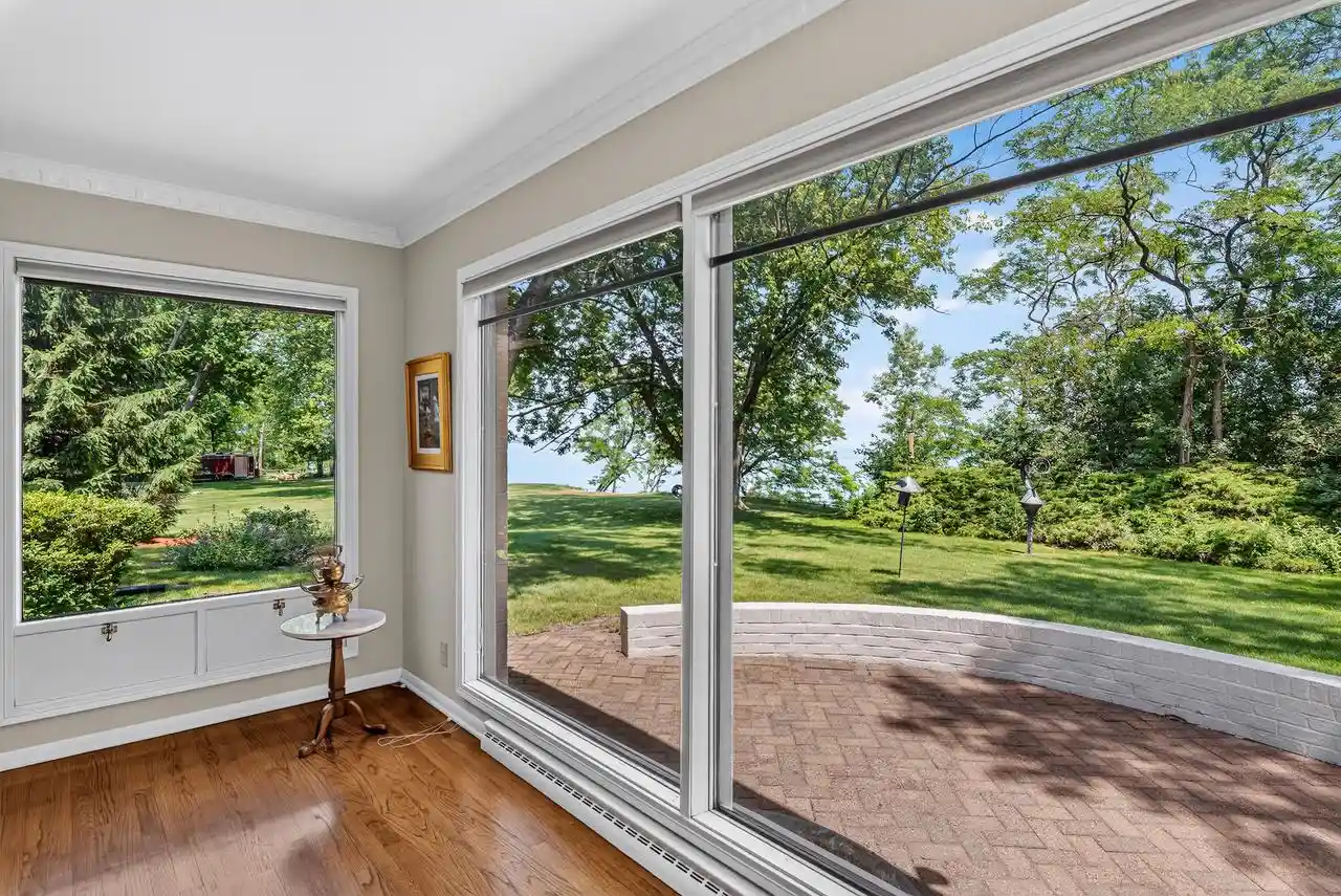 4th image of 11272 N Lakeview Pl Pl, Mequon, WI 53092 | MLS# 1969547