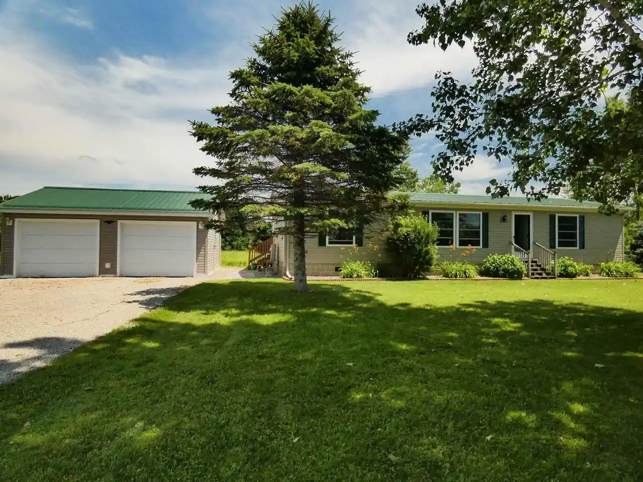 Homes for sale in Pulaski, WI | N3644 Green Valley Road Road, Pulaski, WI 54162 | MLS# 50328306