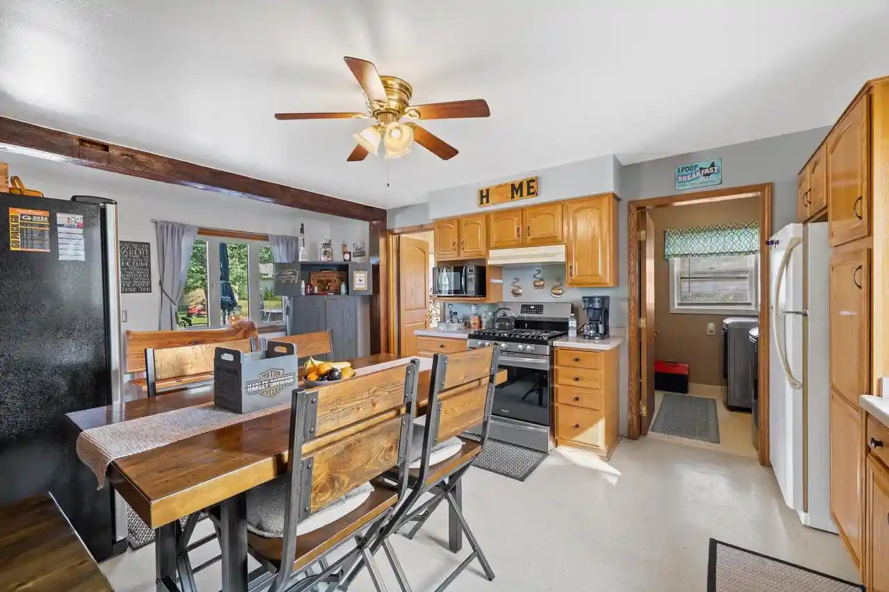 3rd image of 5402 Northwest Hwy Hwy, Waterford, WI 53185 | MLS# 1969592