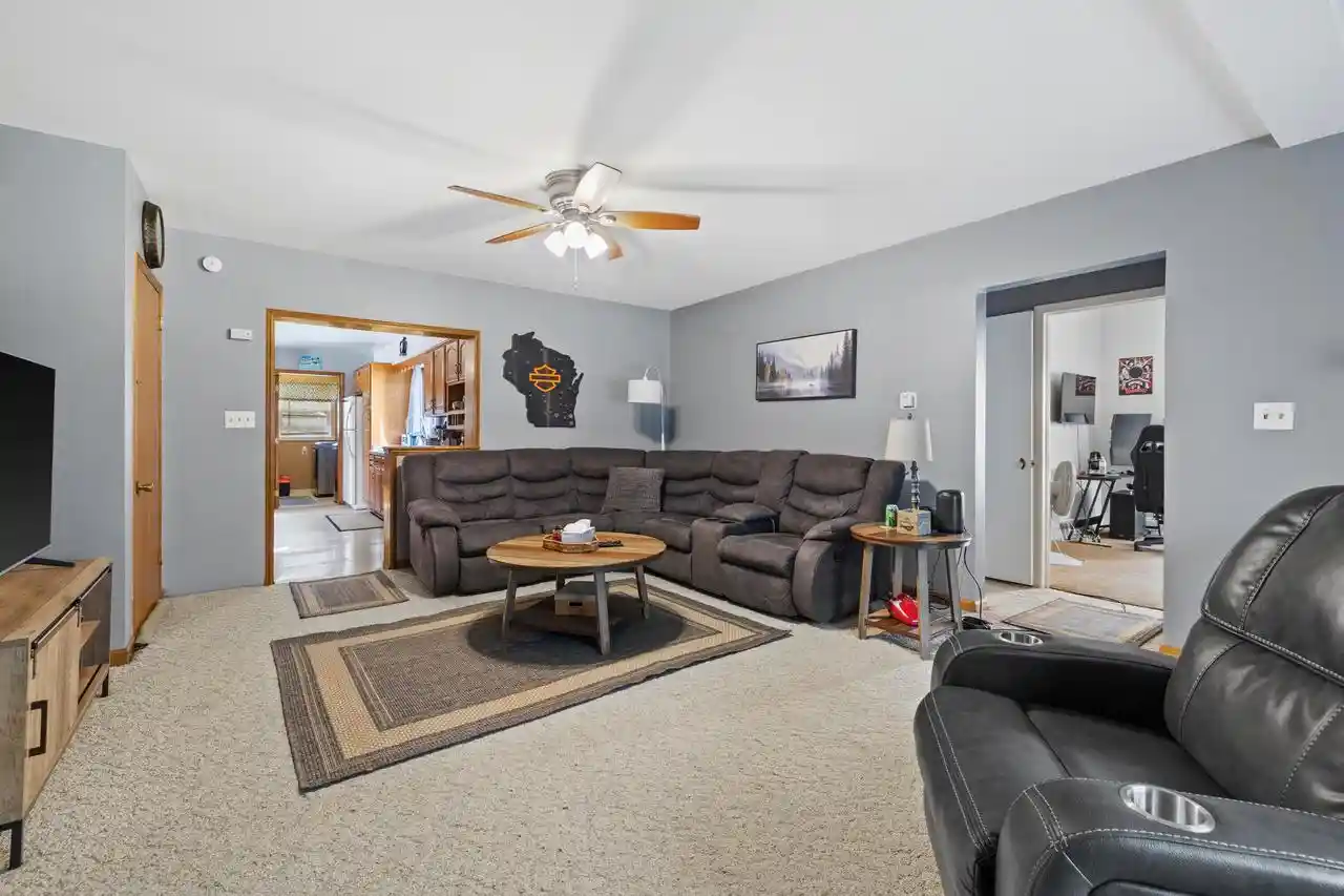 5th image of 5402 Northwest Hwy Hwy, Waterford, WI 53185 | MLS# 1969592