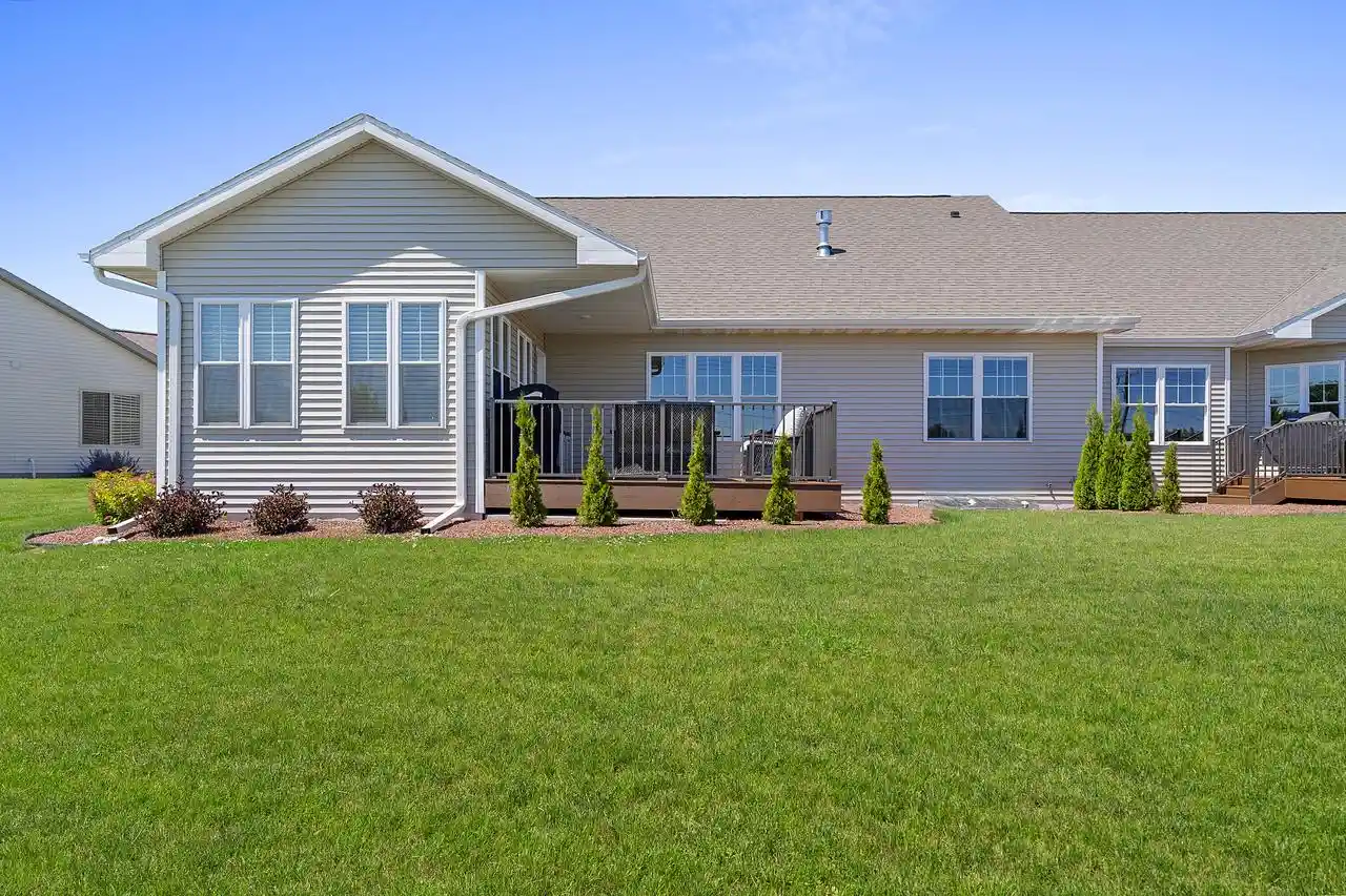 2nd image of 525 Mapleleaf Court Court, Manitowoc, WI 54220 | MLS# 1969595