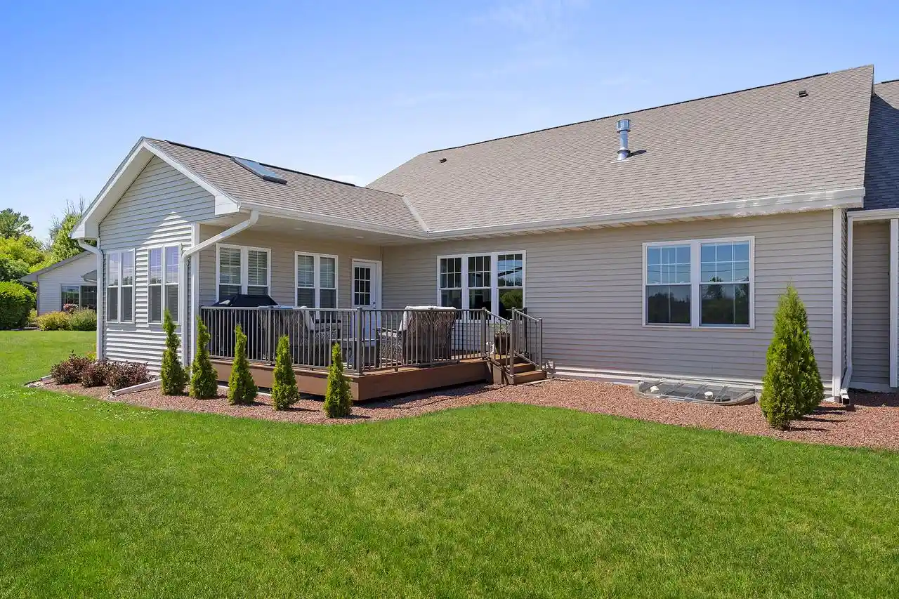 3rd image of 525 Mapleleaf Court Court, Manitowoc, WI 54220 | MLS# 1969595