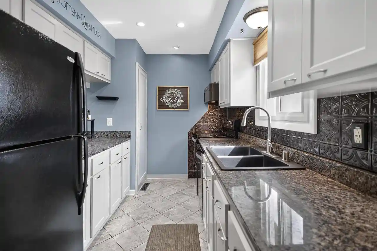 Homes for sale in Germantown, WI | W163n11463 Windsor Court Court, Germantown, WI 53022 | Houzeo