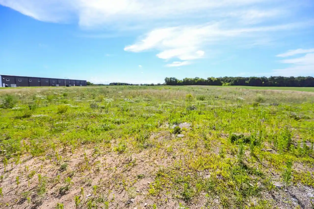 2nd image of 747 Ac Prosperity Pl Pl, Brooklyn, WI 53521 | MLS# 2027015