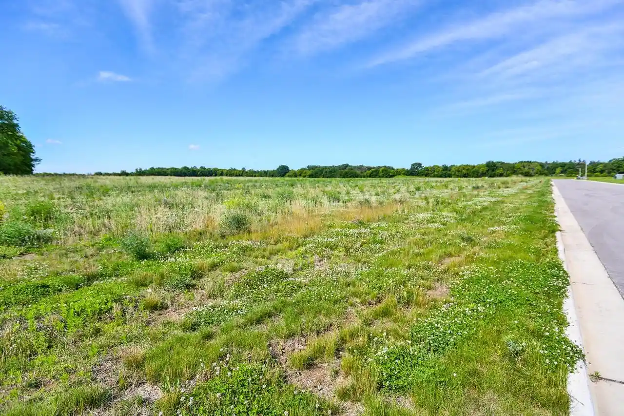 3rd image of 747 Ac Prosperity Pl Pl, Brooklyn, WI 53521 | MLS# 2027015