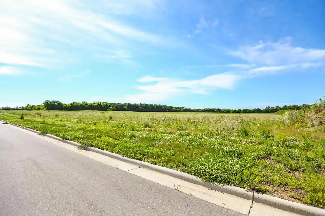 12th image of 747 Ac Prosperity Pl Pl, Brooklyn, WI 53521 | MLS# 2027015