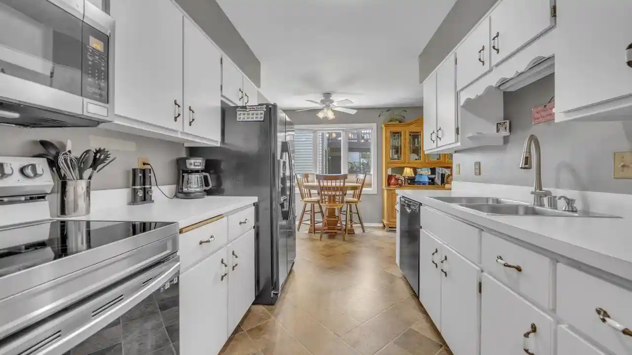 2nd image of 2412 Cross Creek Dr Dr, Sheboygan, WI 53081