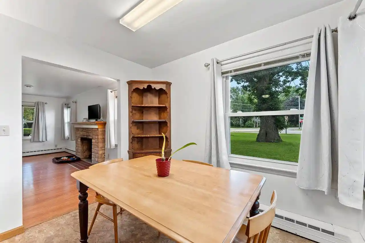 5th image of 1636 Lost Dauphin Road Road, De Pere, WI 54115 | MLS# 50328347