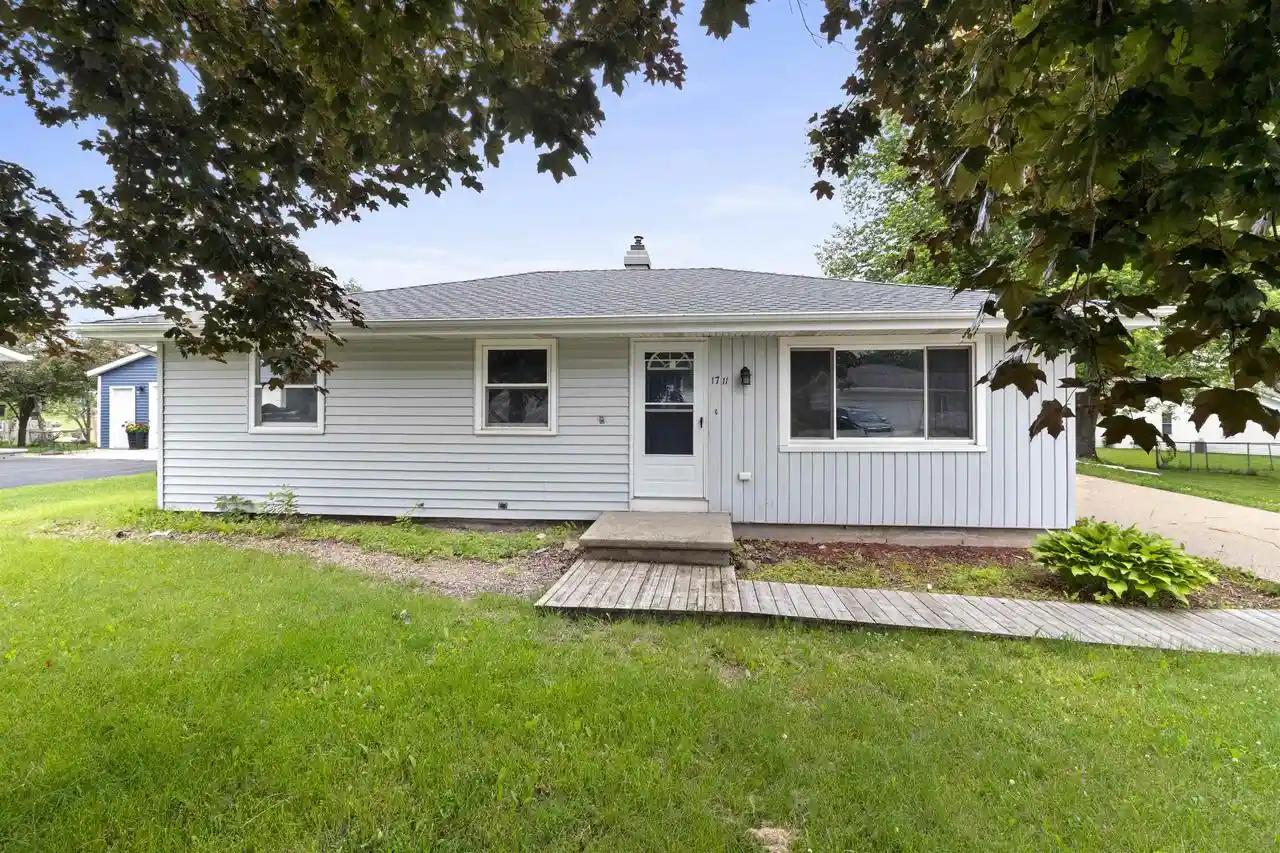 Homes for sale in New London, WI | 1711 Oriole Street Street, New London, WI 54961 | MLS# 50328349