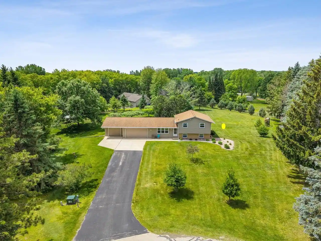 Homes for sale in Green Bay, WI | 2861 Sunny Vale Court Court, Green Bay, WI 54313 | MLS# 50328353