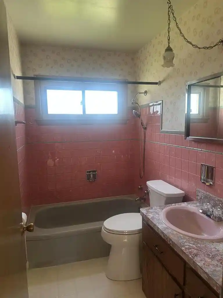 Homes for sale in South Milwaukee, WI | 708 Columbia Avenue Avenue, South Milwaukee, WI 53172 | MLS# 1969654