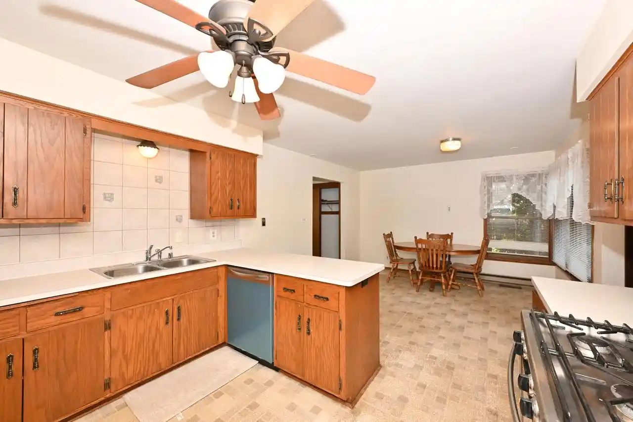 Homes for sale in South Milwaukee, WI | 1605 Drexel Boulevard Boulevard, South Milwaukee, WI 53172 | MLS# 1969655