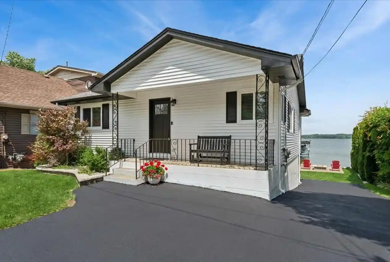 Homes for sale in Silver Lake, WI | 206 S Cogswell Dr Dr, Silver Lake, WI 53170 | MLS# 1969677