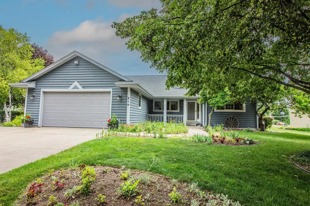 Homes for sale in Saukville, WI | 214 S Cottrell Dr Dr, Saukville, WI 53080 | MLS# 1969717