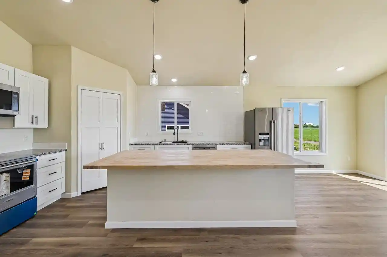4th image of 997 Bell Circle Circle, Arlington, WI 53911 | MLS# 2027078