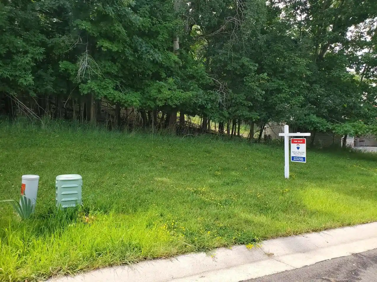 3rd image of 1041 Woods Edge Dr Dr, Hartford, WI 53027 | MLS# 1969754