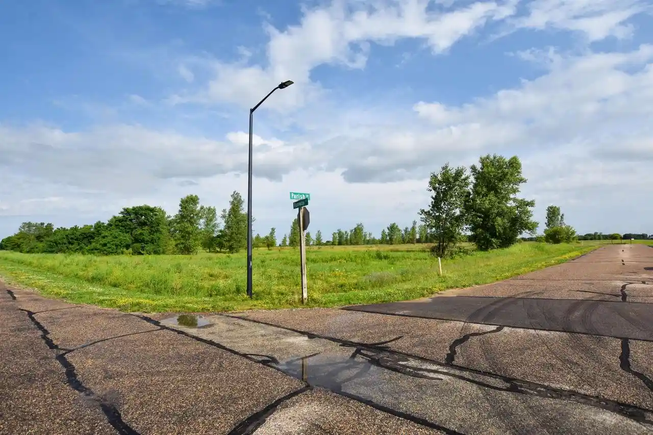 Homes for sale in Waupaca, WI | Runway Dr Dr, Waupaca, WI 54981 | MLS# 50328398