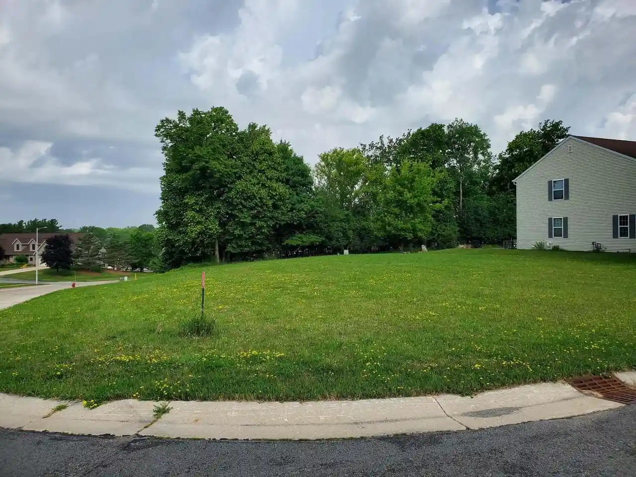 Homes for sale in Hartford, WI | 447 Northview Trail Trail, Hartford, WI 53027 | MLS# 1969759