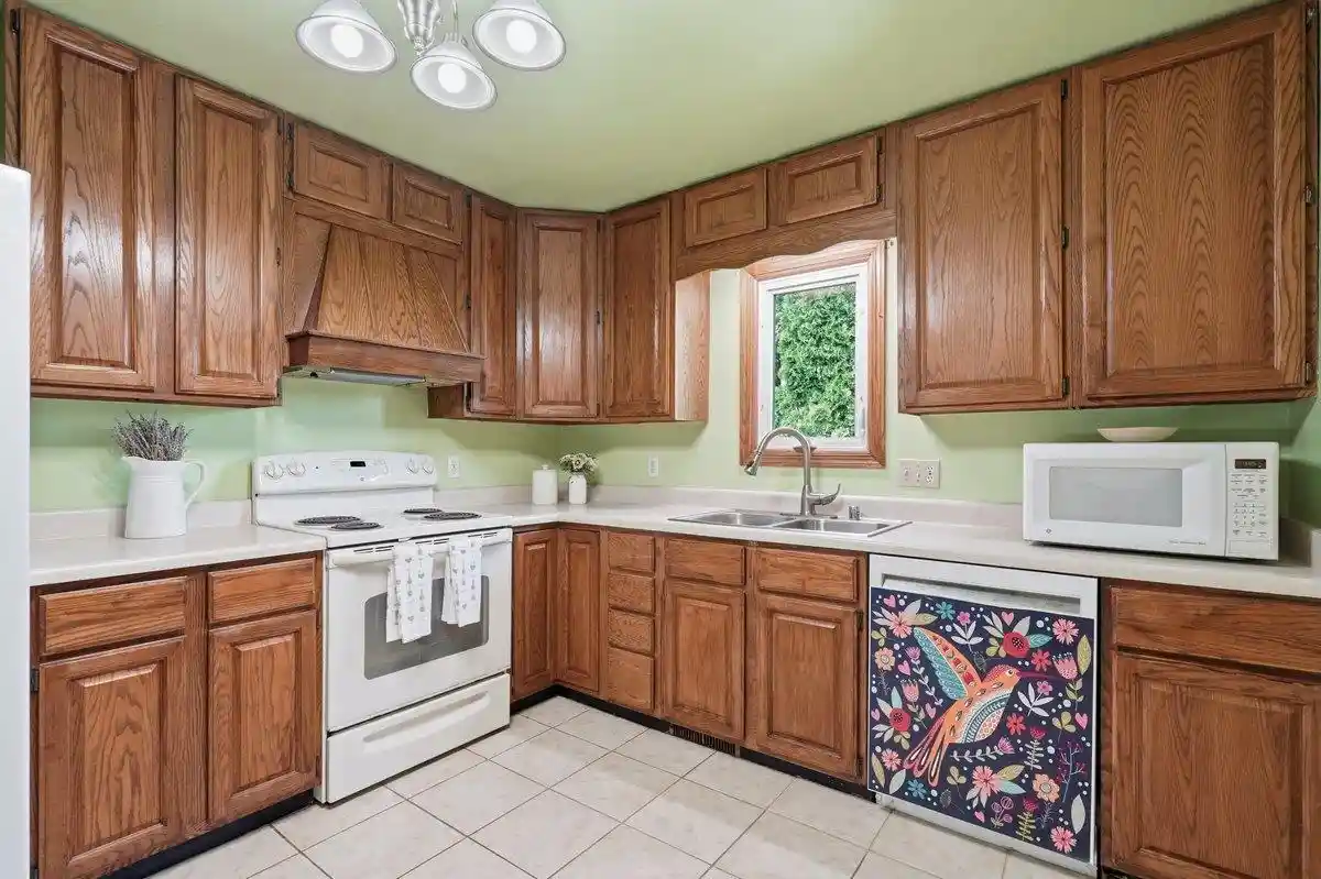 2nd image of 3137 Clove Dr Dr, Madison, WI 53704 | MLS# 2027115