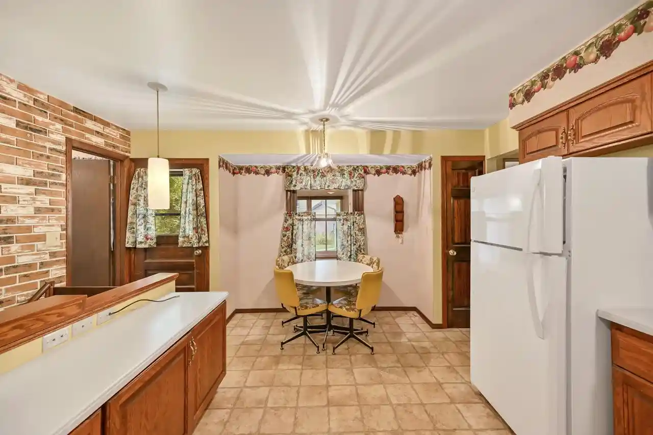 Homes for sale in Franklin, WI | 3319 W Woodward Dr Dr, Franklin, WI 53132 | MLS# 1969796