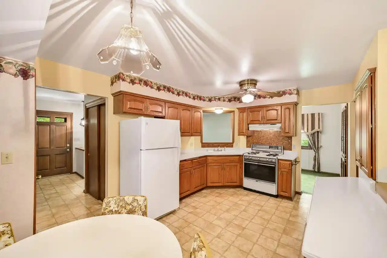 Homes for sale in Franklin, WI | 3319 W Woodward Dr Dr, Franklin, WI 53132 | MLS# 1969796