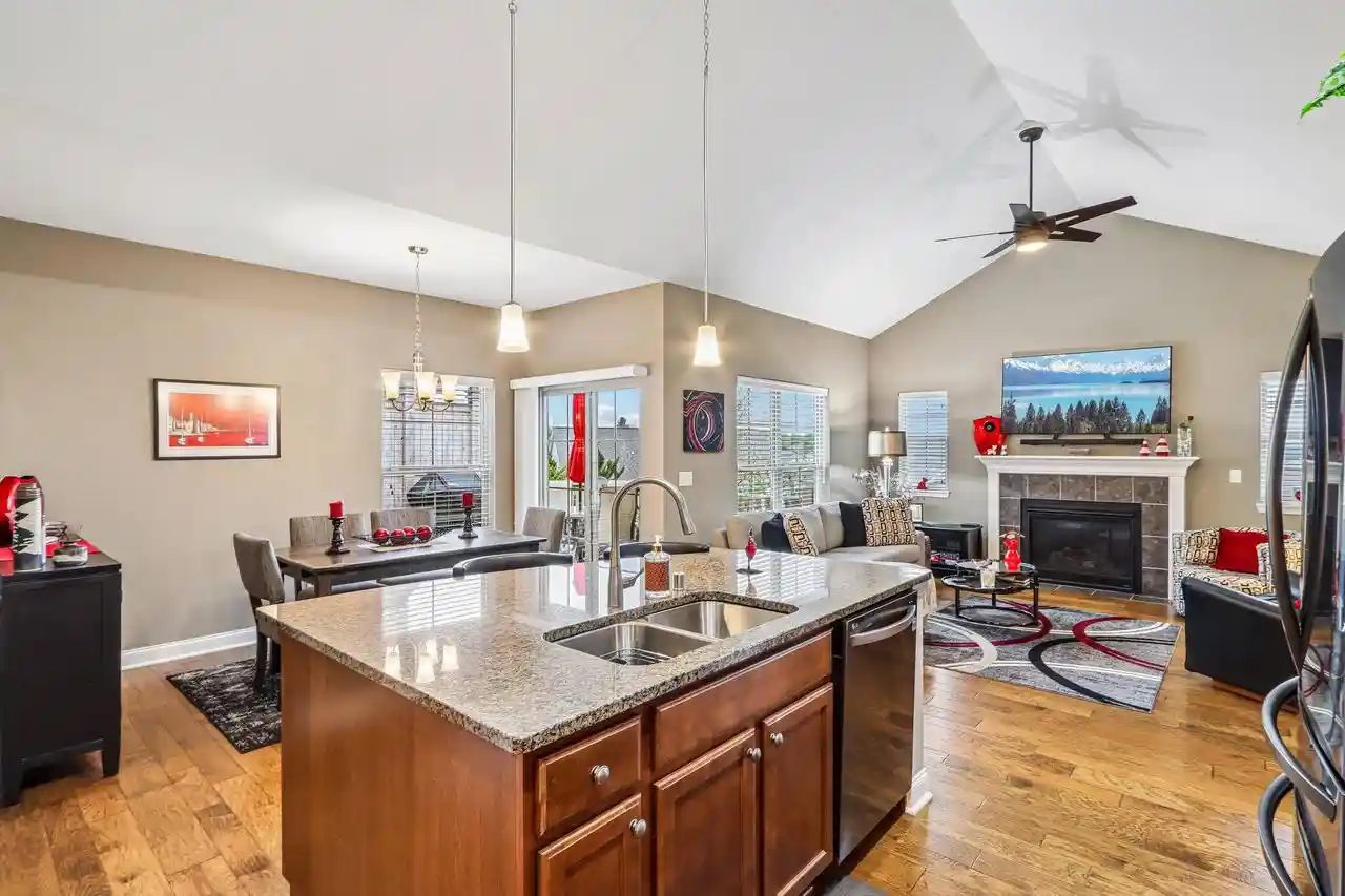 2nd image of 1016 Ann Marie Way Way, Oconomowoc, WI 53066 | MLS# 1969805