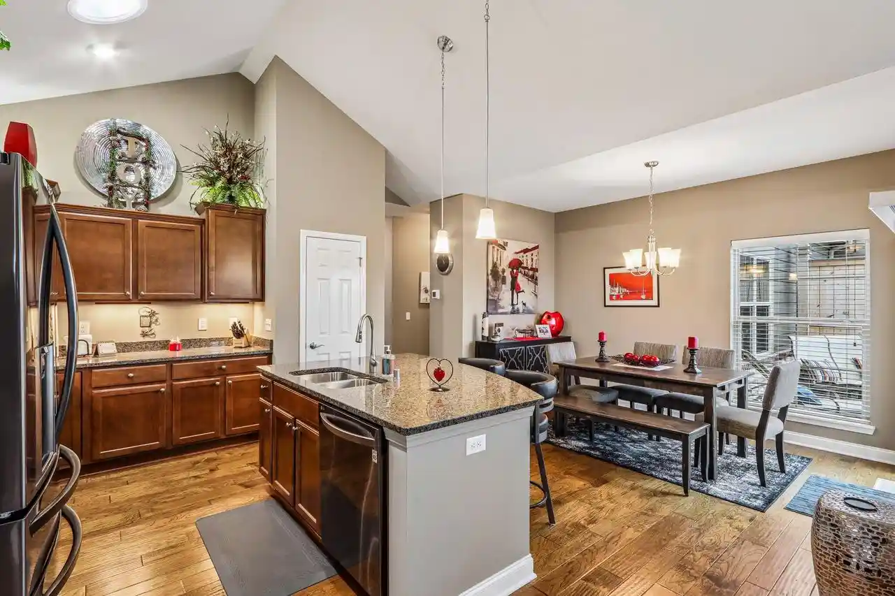 5th image of 1016 Ann Marie Way Way, Oconomowoc, WI 53066 | MLS# 1969805