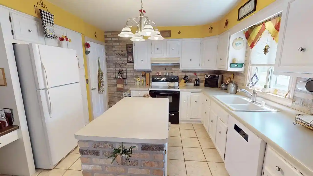 Homes for sale in Marshfield, WI | 1011 W Park Street Street, Marshfield, WI 54449 | MLS# 22603029