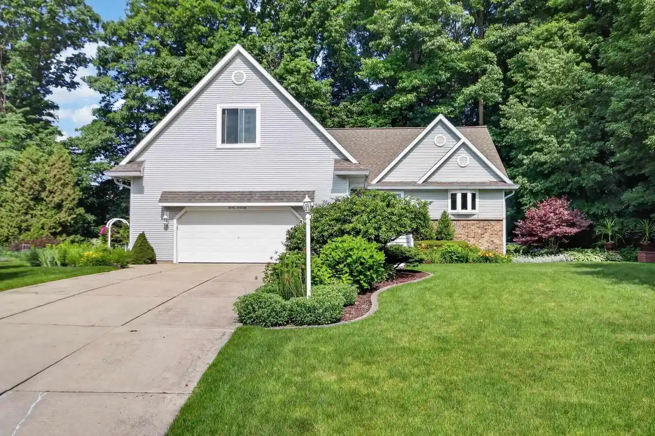 Homes for sale in Germantown, WI | N115w19758 Shadow Wood Court Court, Germantown, WI 53022 | MLS# 50328425