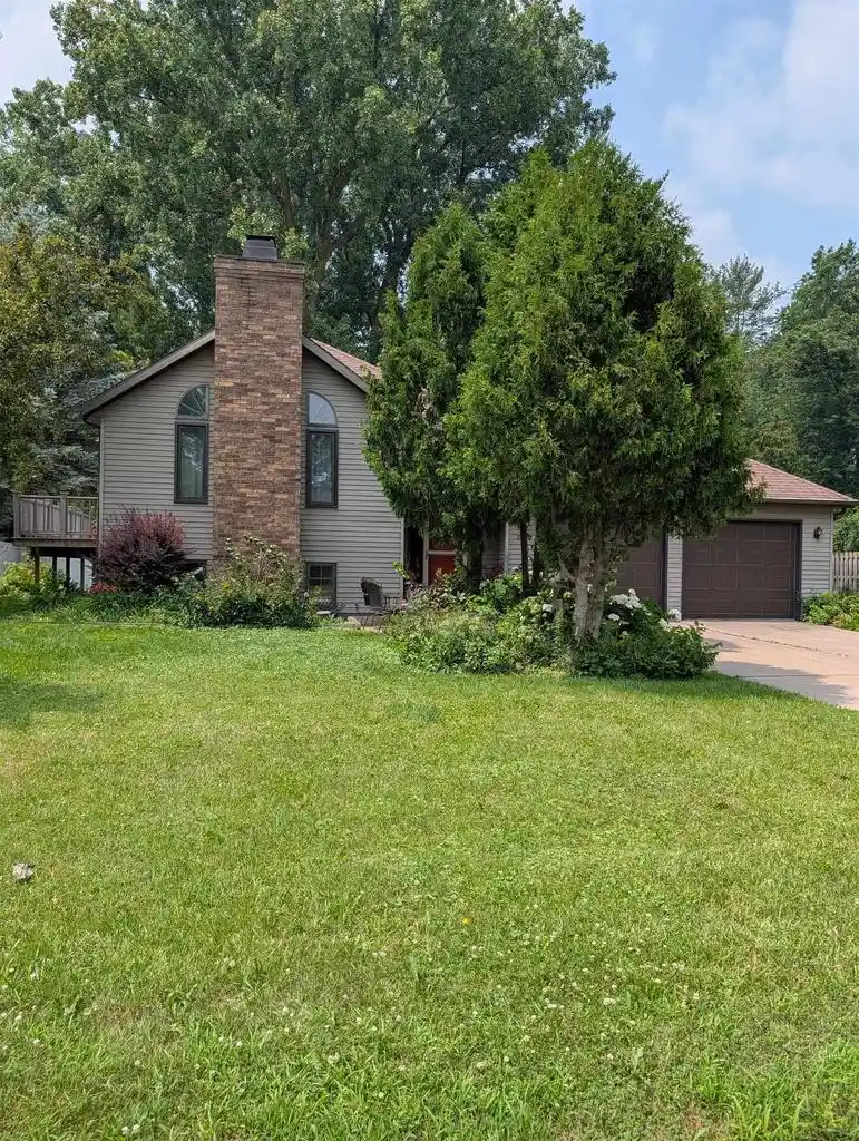 Homes for sale in Ashwaubenon, WI | 2050 Hilltop Dr Dr, Ashwaubenon, WI 54313 | MLS# 50328428